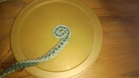 Spiral Yarn Photo Frames - find center and begin to spiral and glue in play