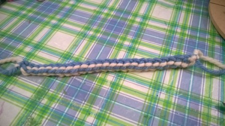 Spiral Yarn Photo Frames - blue and white with blue showing