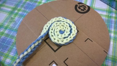 Spiral Yarn Photo Frames - begin spiraling on cardboard