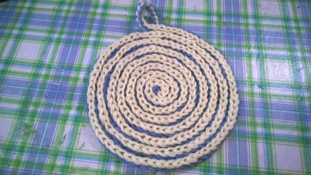 Spiral Yarn Photo Frames - finished blue and white