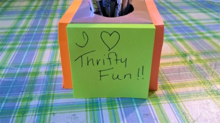 Post-it Note Pen Holder - closeup of note pads