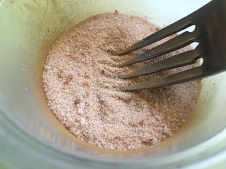 mixing sugar and cinnamon