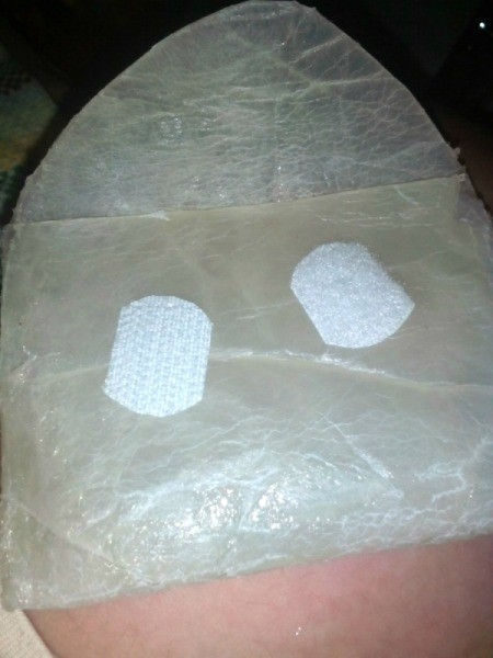 Coin Purse Made from Hot Glue Sticks - cut two one inch pieces of tape