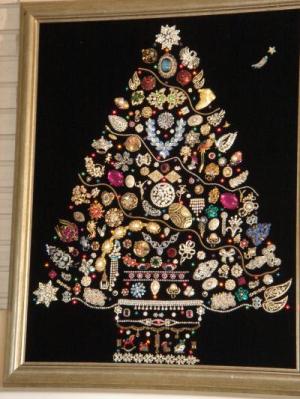 RE: Costume Jewelry Christmas Tree