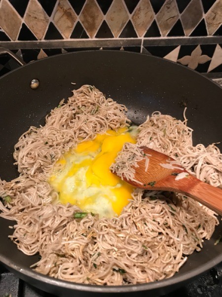 eggs in soba noodles