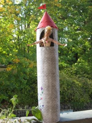 4 Formula cans makes a Rapunzel castle for your little girl