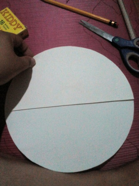 Day and Night Spinning Card  - put the cut piece on the full circle and trace the horizontal line