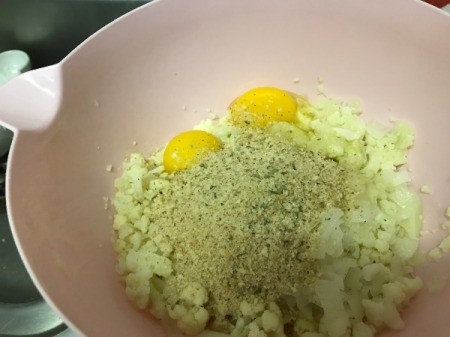 mixing egg cauliflower and spices