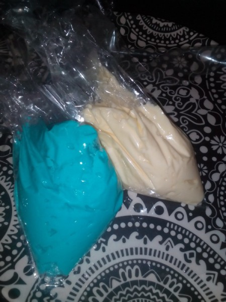 filled bags with 2 colors of frosting