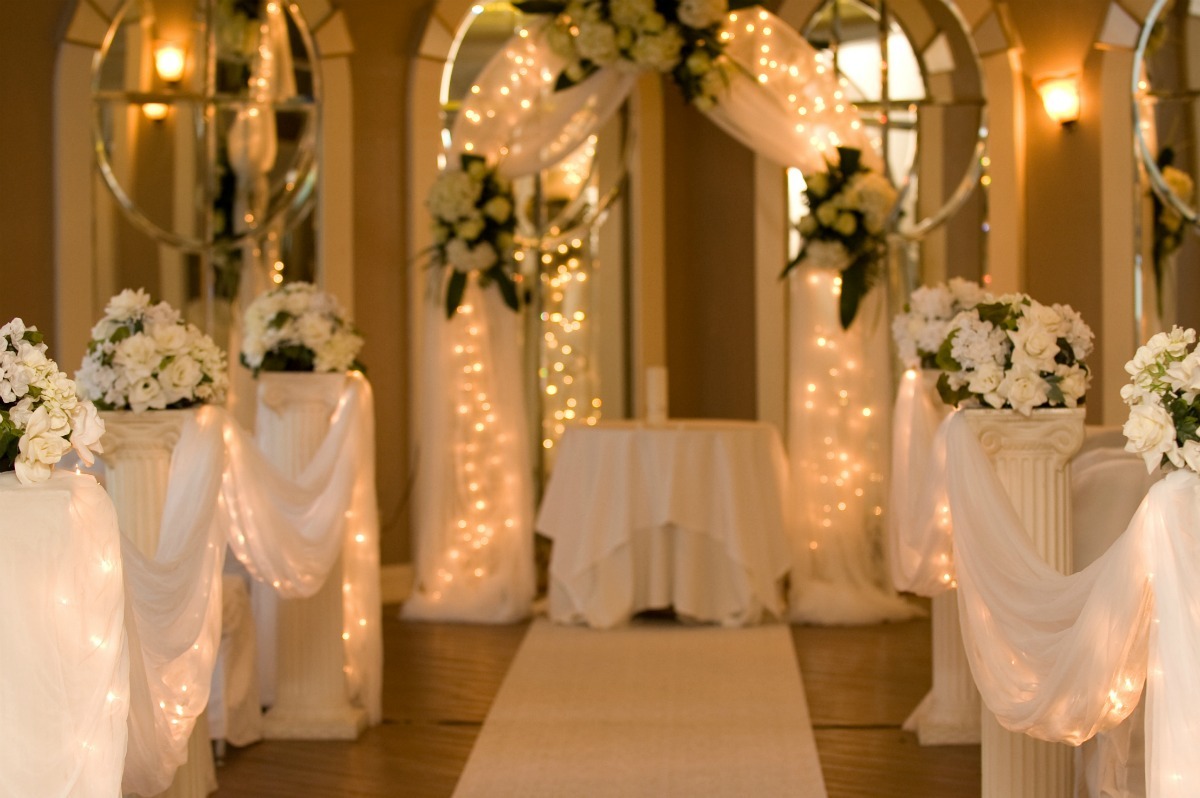 Using Tulle And Lights For Wedding Decor ThriftyFun