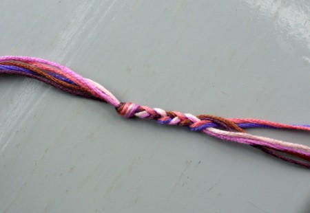 Friendship Bracelet with Simple Sliding Knot - begin braiding