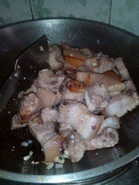 Pork and garlic in pan
