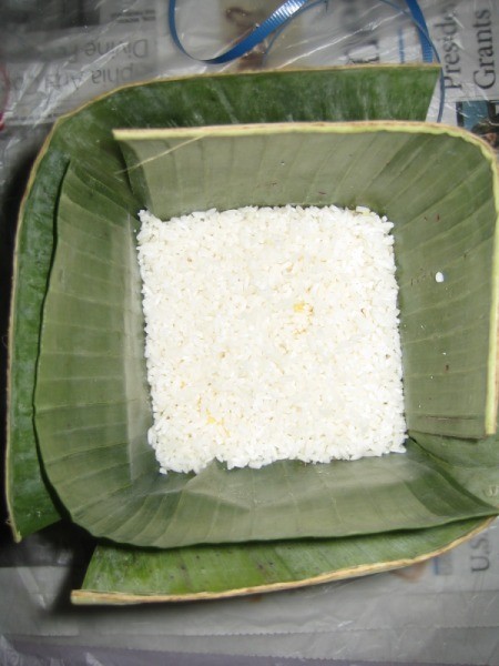 Sticky Rice added to banana leaf
