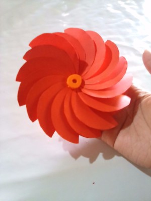 Making Folded Circle Paper Flowers - finished flower