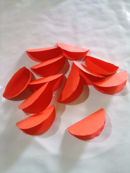 Making Folded Circle Paper Flowers - folded circles