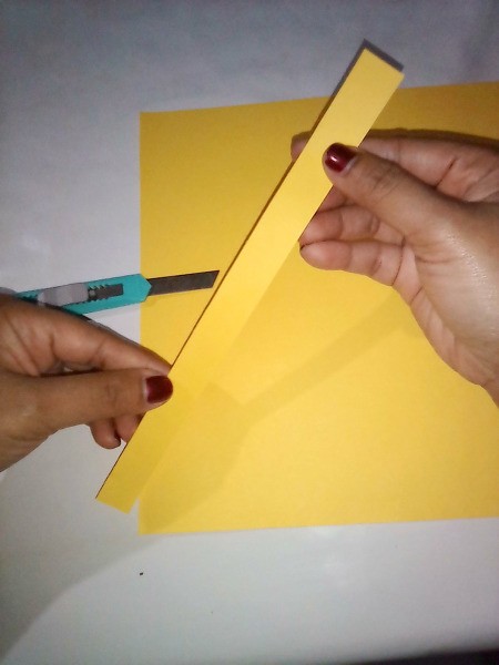 Cut a 2cm strip for the head.