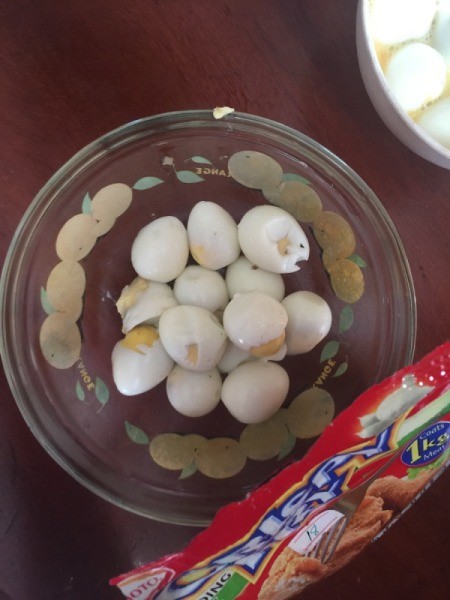 peeled Quail Eggs in bowl