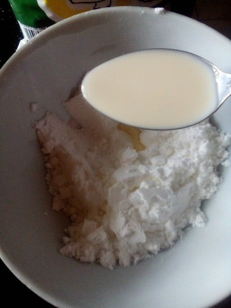 Cream Cheese Sweetheart Cake - Meanwhile, mix powdered sugar, evaporated milk and lemon extract.