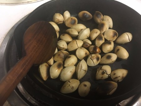 How to Prepare Ginkgo Nuts - Ginkgo cooking in the pan.