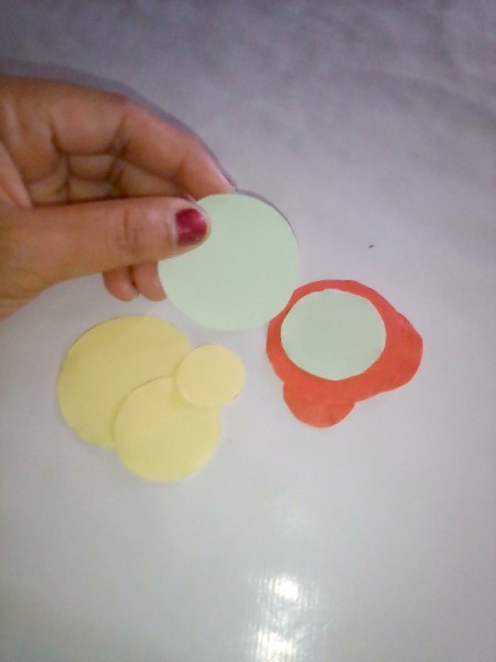 Simple Flowers with Paper Vase - cut paper circles