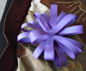 Making Pretty Paper Bows - finished bow without the center adornment