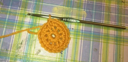 Funky Punky Autumn Decoration - crocheting more rounds for the top