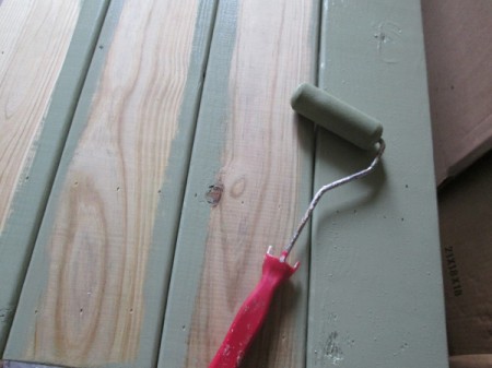 Outdoor Bench Made Easy - roller being used to stain