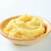 A bowl of mashed potatoes.