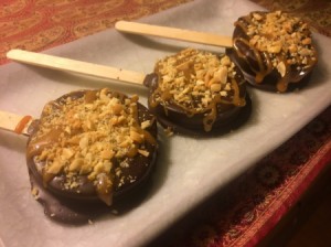 Caramel Apple Slice Pops on tray