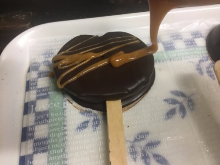 drizzled caramel on chocolate covered apple slices
