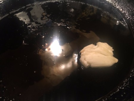 garlic and oil in pan