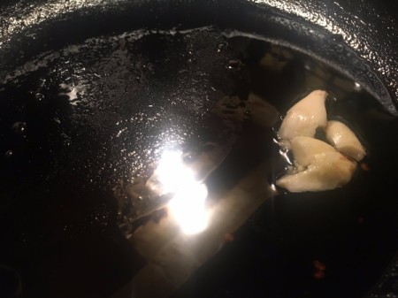 garlic in pan