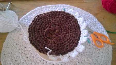 Calorie Free Crochet Cake Decoration - frosting scallops