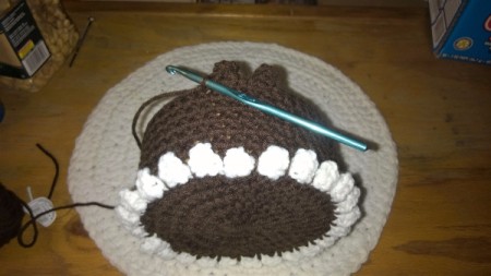 Calorie Free Crochet Cake Decoration - make a row of brown scallops to use in attaching to the box