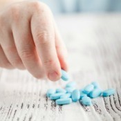 Photo of a blue pills that look like Naproxen.