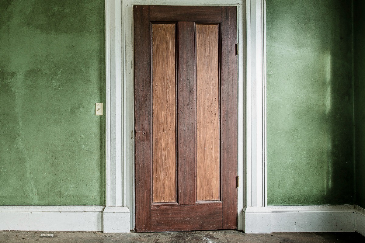 How To Remove Grime From Wood Doors Without Refinishing