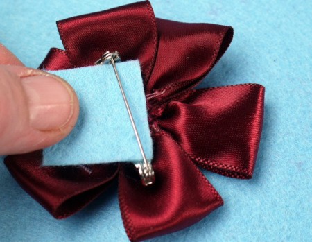 Ribbon and Button Flower Brooch - cut a square of felt to fit inside the pin and cover the stitching