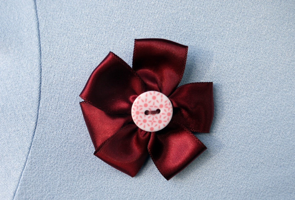 Making a Ribbon Brooch | ThriftyFun