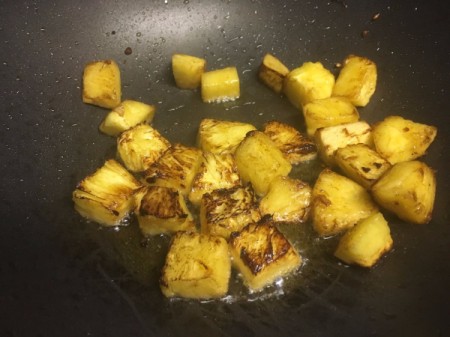 browning pineapple in pan