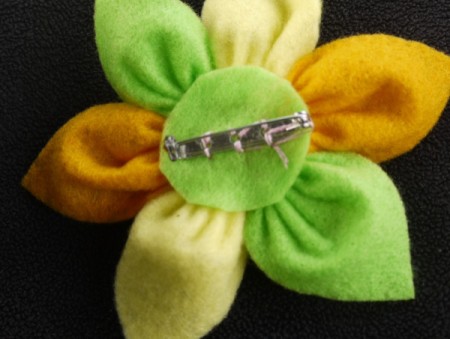 Felt Flower Brooch - glue circle to the back of the brooch