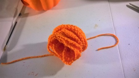 Crochet Yarn Pumpkins - wrap chain around your fingers and then tie with a piece of yarn leaving a 6" tail
