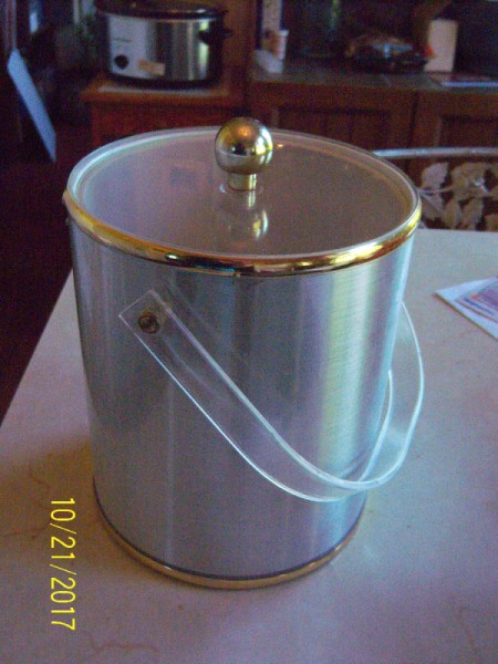 An ice bucket with a lid, for food scraps.