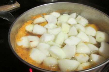apples and squash in pan with water