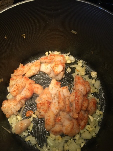 Scallopsand garlic and onions in pan