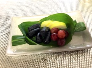 Traditional Leaf Bowl - leaf bowl filled with pieces of fruit