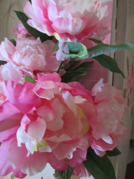 Recycled Boxes as Festive Centerpieces - faux flowers