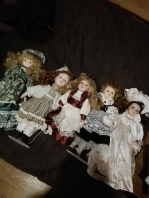Identifying a Porcelain Doll - 5 dolls