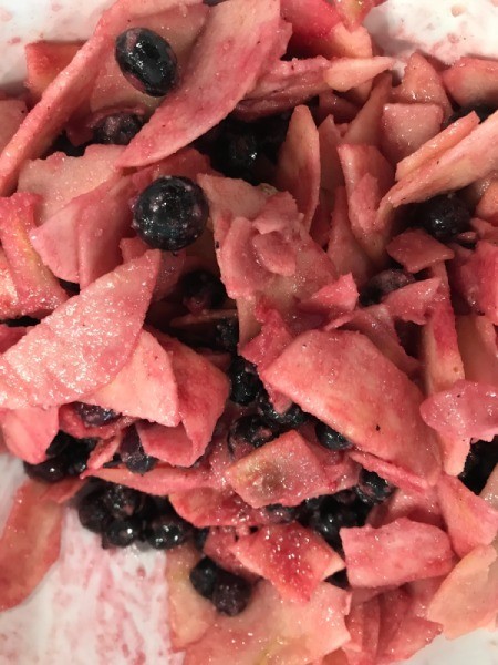 mixed apples and blueberry filling