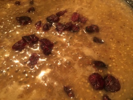 adding cranberries to gravy