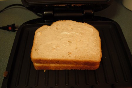 sandwich in grill